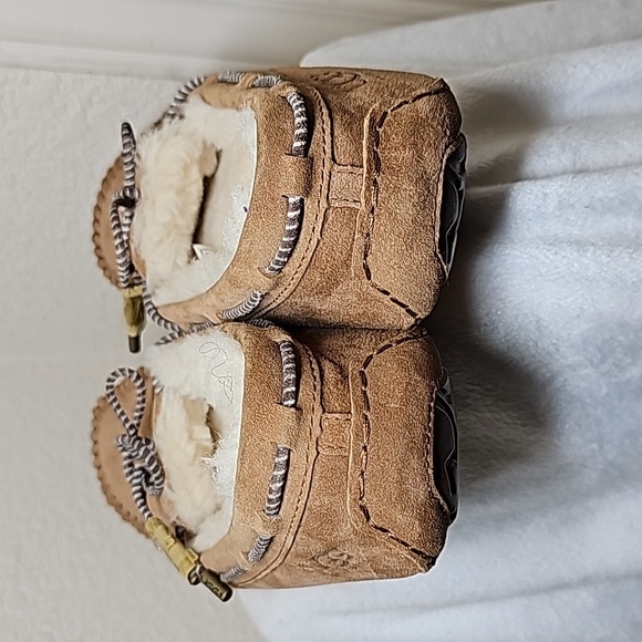 UGG Moccasins Chestnut - Picture 6 of 10